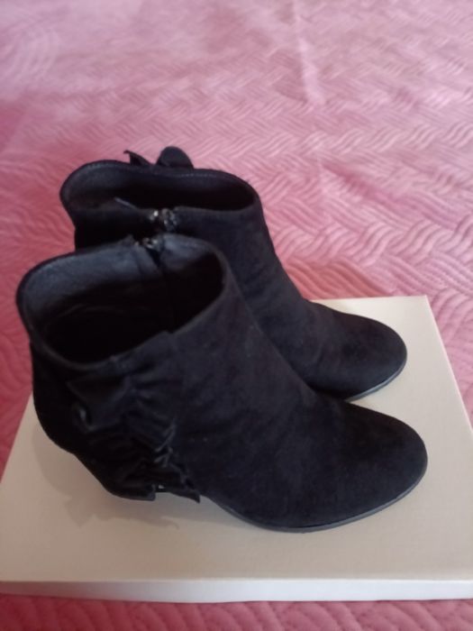 Botas de camurça e pele pretas tamanho 35