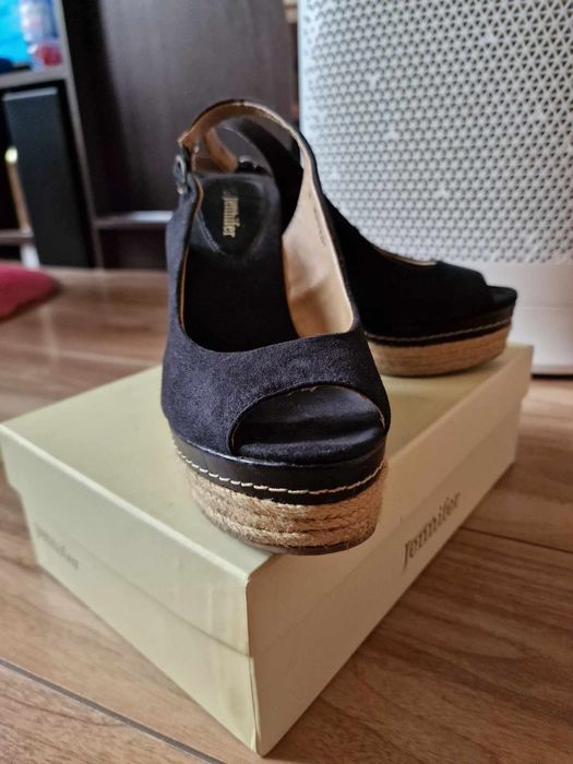 Sprzedam sandały na koturnie  r 38