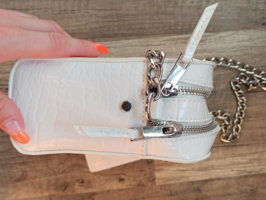 Biała torebka z eko skóry, Bershka