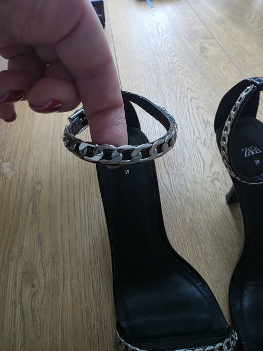 Sandałki na szpilce