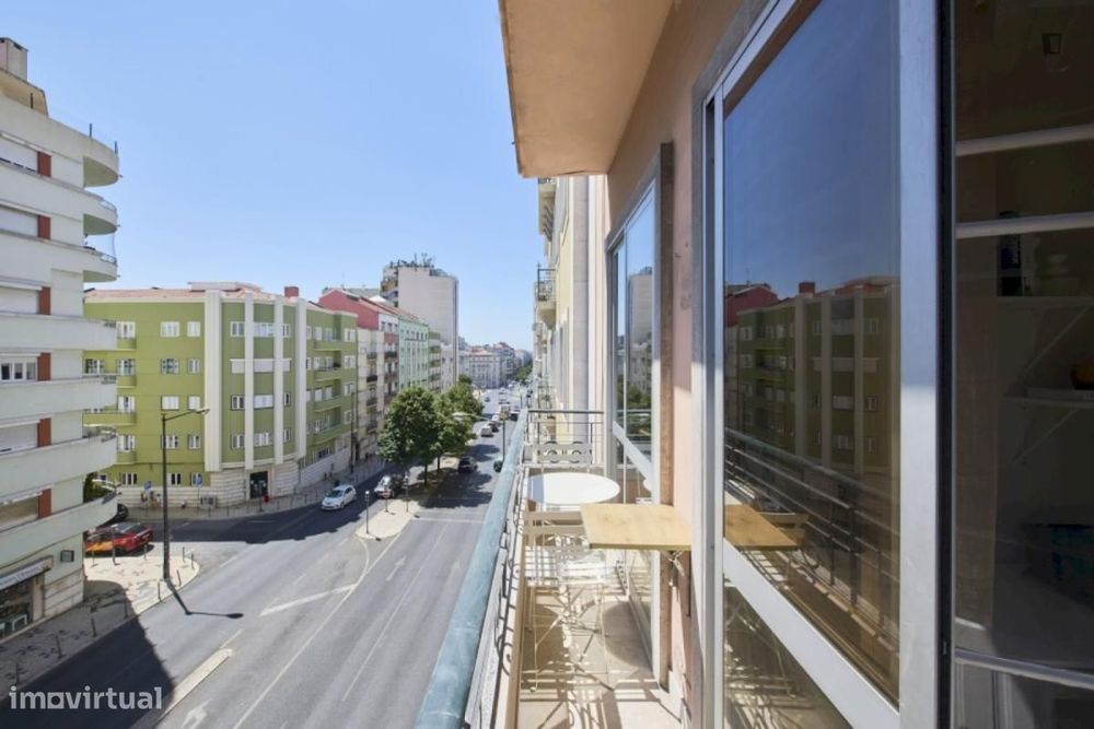 Quarto - localizado em Arroios Lisbon