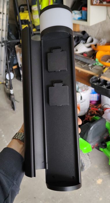 Kolumna gniazd Led z dwoma gniazdami IP44