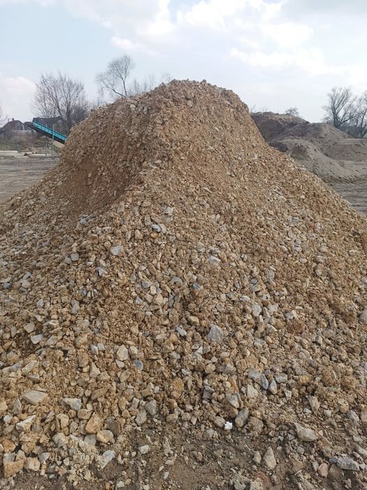 Ziemia ogrodowa siana trawniki rabaty