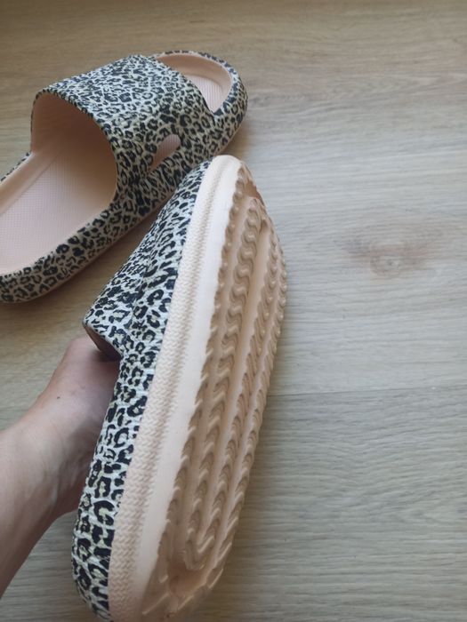 Klapki w panterkę damskie 36 - 37