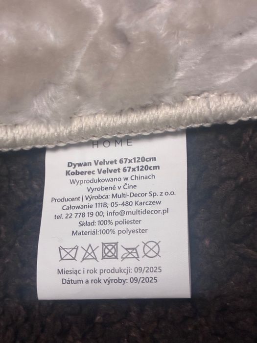 Beżowy dywanik mały
