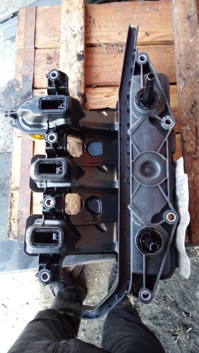 Кришка клапанна масловіддільник Nissan X-Trail T32 1.6dci 118301003r