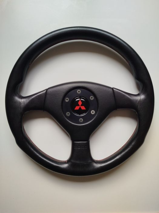 Volante Momo Lancer Evolution