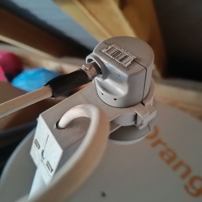 Antena satelitarna z konwerterem