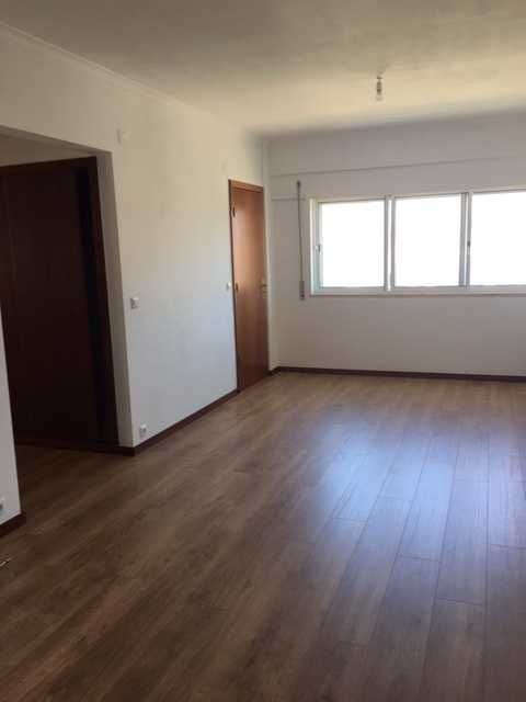 Apartamento T2 com Garagem, R Francisco Pedro Curado, Penha de França