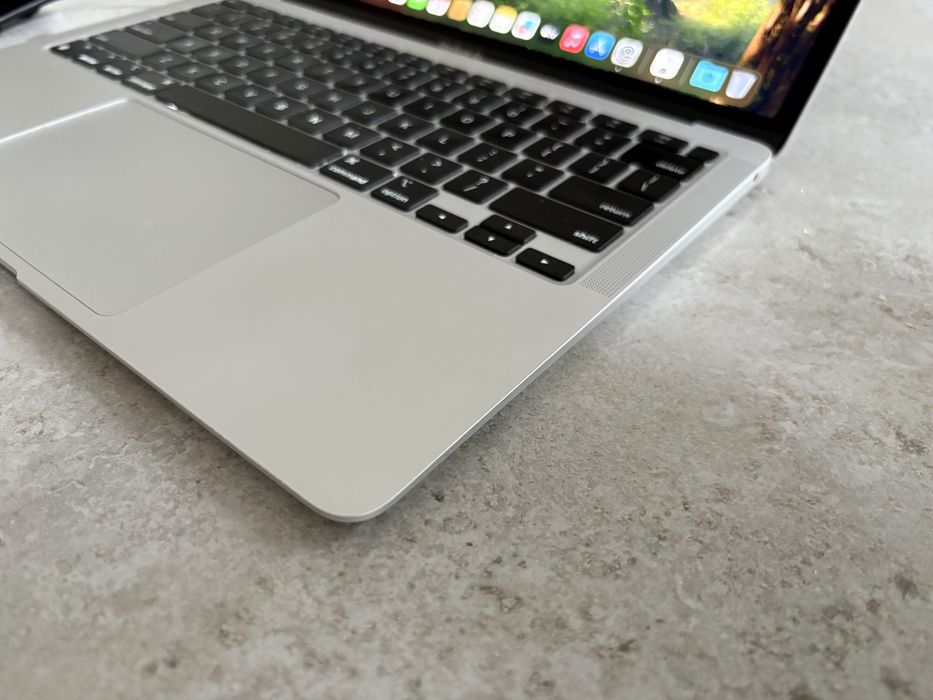 Macbook M1 air 8/256 silver