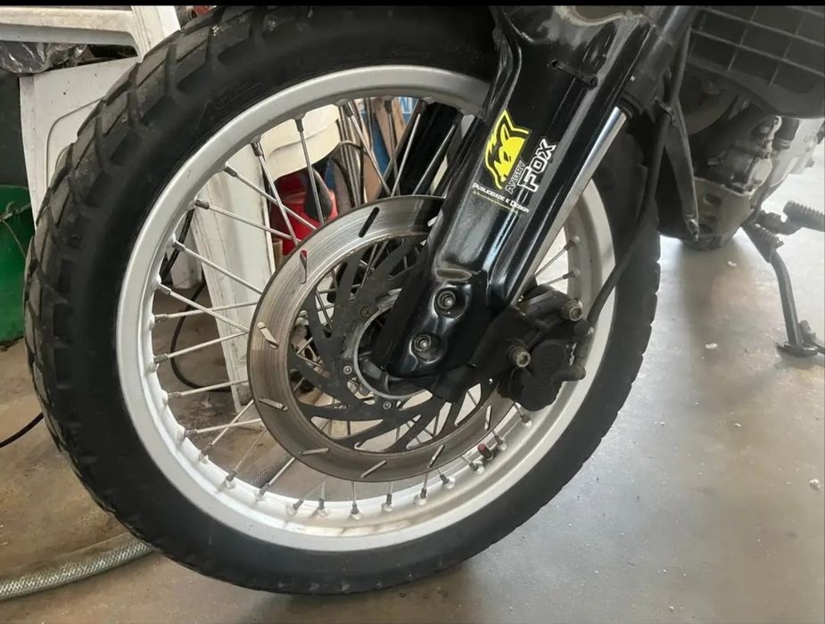 Aprilia 650 de 1995  uma excelente oportunidade.
A mota encontra-se muito bem estimada, sem necessidade de qualquer investimento
