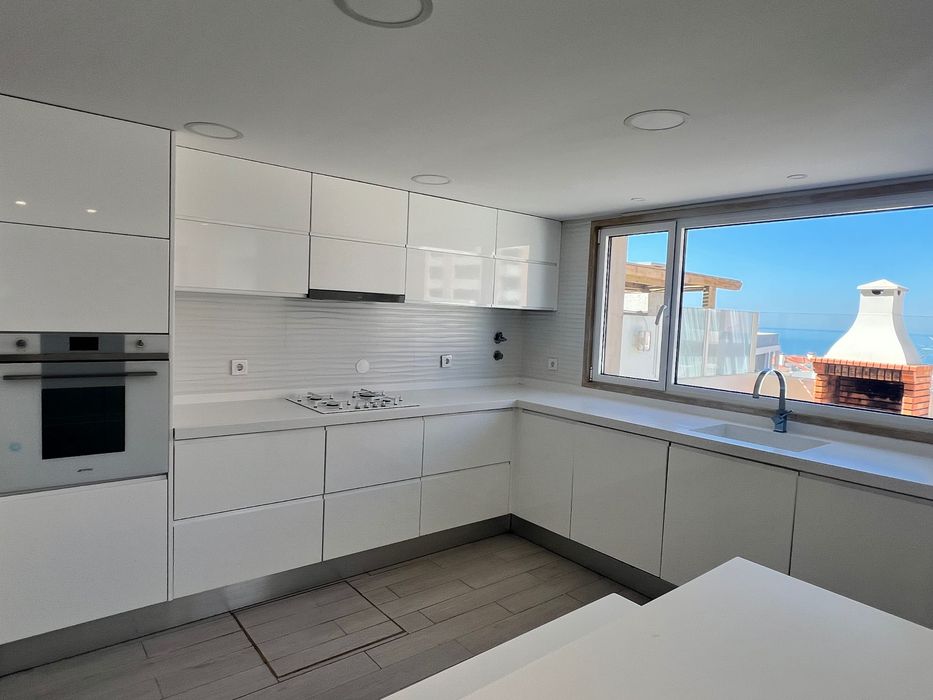 Aluga-se Moradia T3 na Ericeira com vista mar