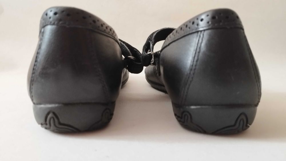 Туфлі шкільні шкіра Bootleg чорні 22.8 см бежеві нові Clarks 24см