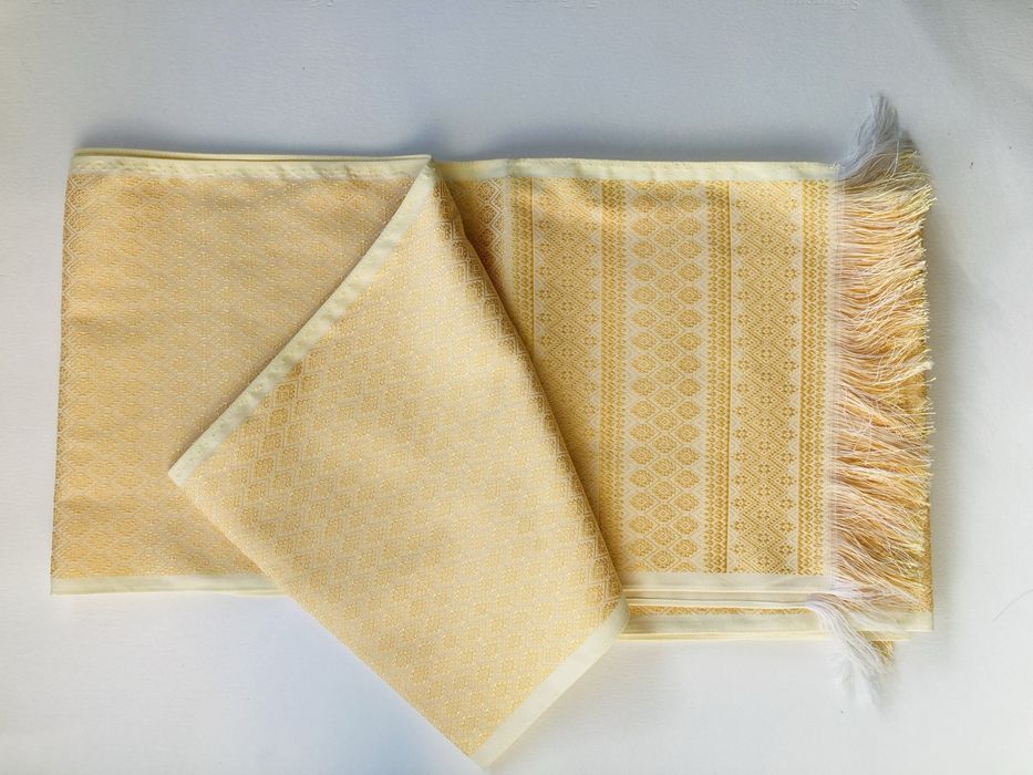 Dois Panos de Mesa Decorativos Amarelo com Debruado Dourado - Novo!
