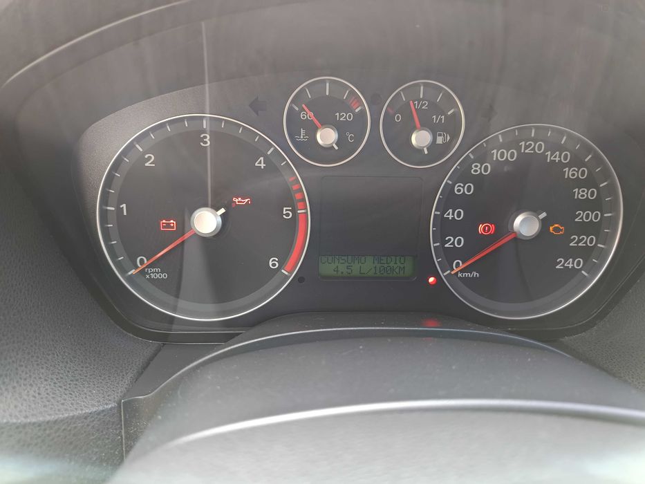 Ford Focus 1.6 TDCi (2005) – Económica, Espaçosa e Sempre Bem Mantida (IUC Antigo)
