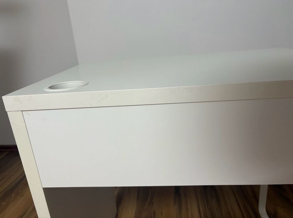 Białe biurko Ikea Micke