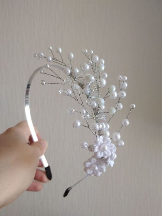 Обруч з перлинками білий на причастя випускний віночок гілочка зачіски