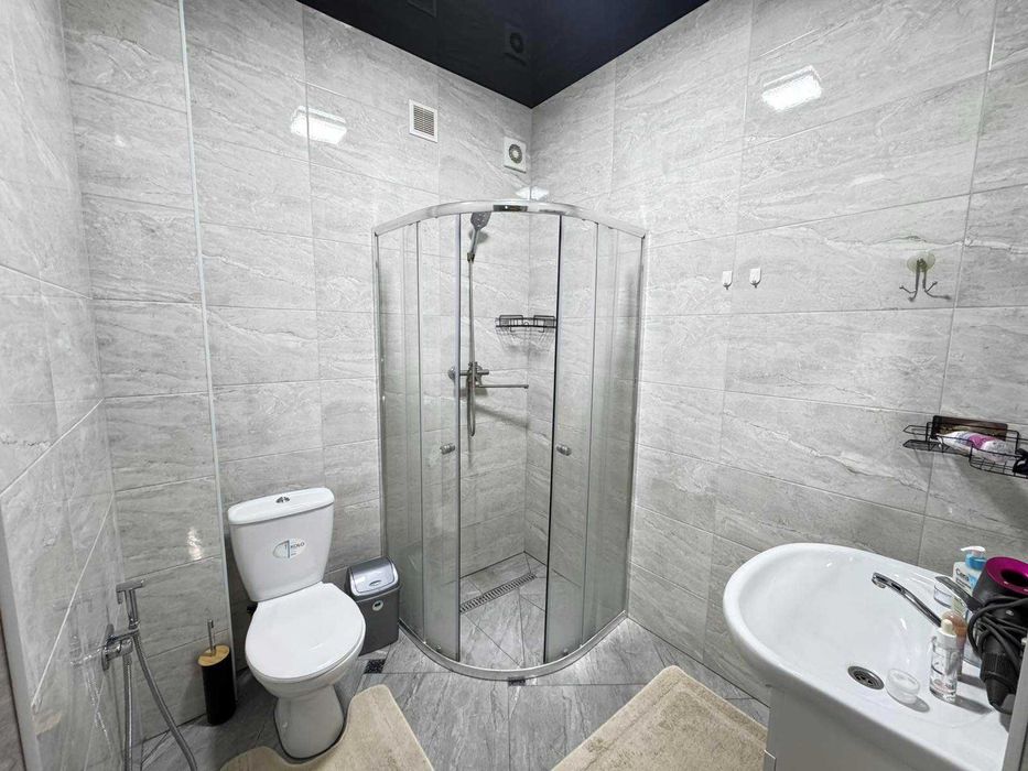 Продаж сучасного таунхауса з готовим ремонтом