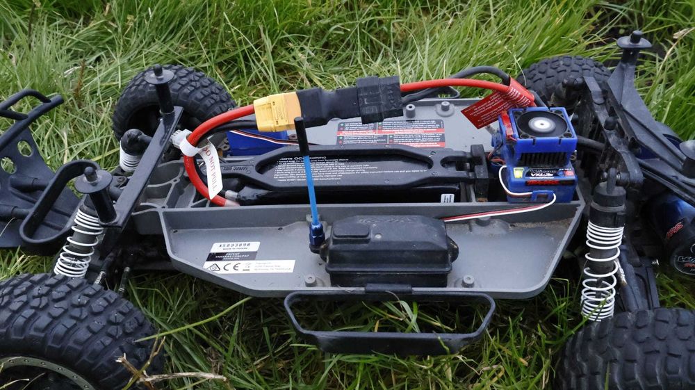 Samochód zdalnie sterowany Traxxas Slash VXL + akumulator + ładowarka