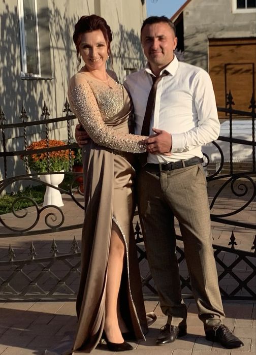 Вечірня елегантна та стильна сукня  !