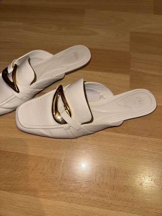 Sprzedam damskie klapki w kolorze ecru, r.39