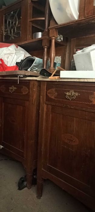 Móveis antigos. Motivo desocupar