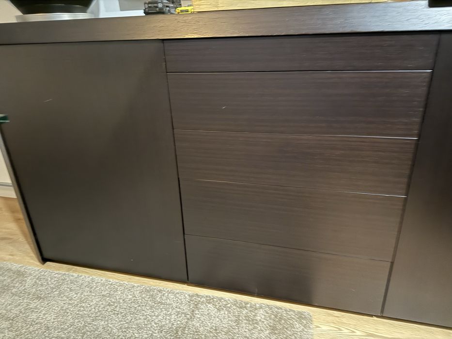 Moveis -aparador e cristaleira em madeira