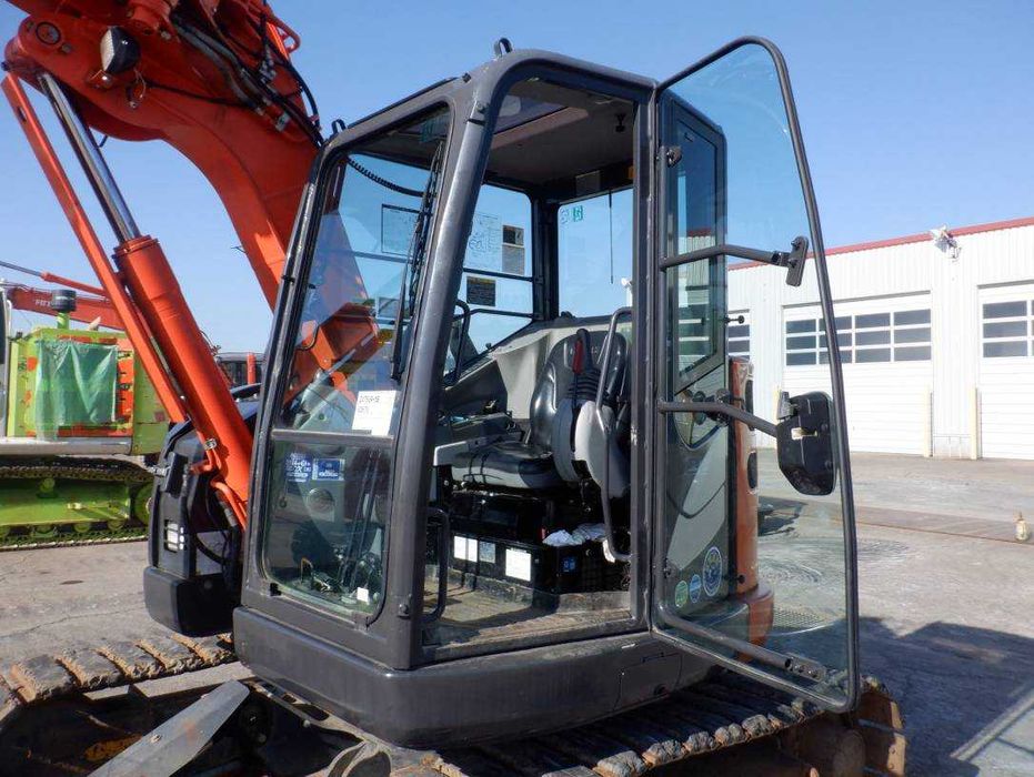 Гусеничный экскаватор Hitachi ZX75UR-5B