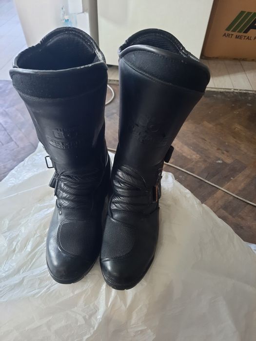 Продам чорні мотоботи