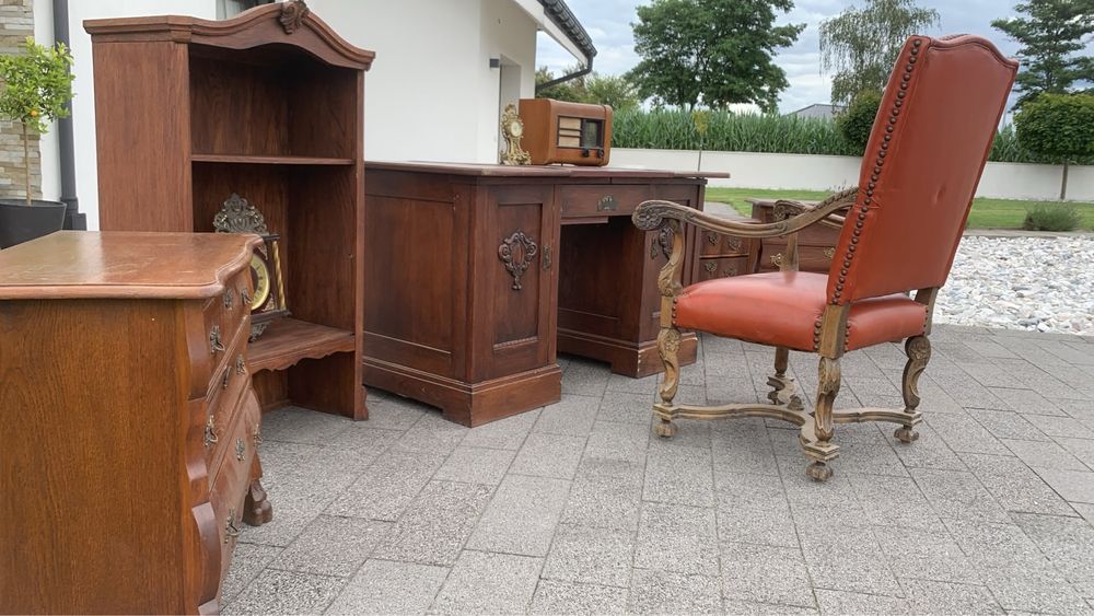 Elegancki komplet drewnianych mebli gabinetowych