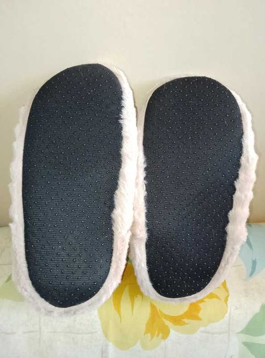 Pantufas quentes novas, n. 35