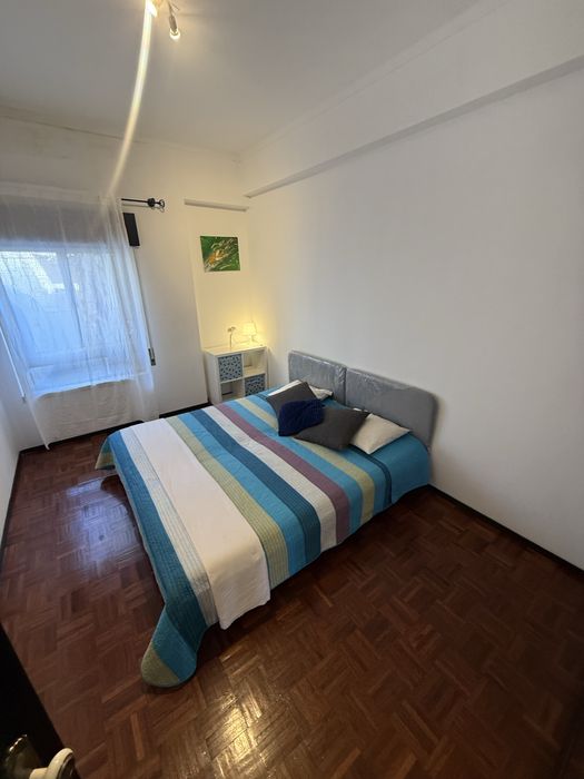 Quarto (contrato) com 02 camas  a 5 minutos da estação de Entroncamento