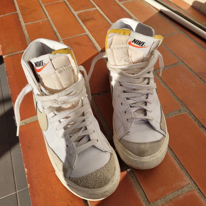 Sapatilhas de senhora marca Nike Blazer Mid 77, número 37,5