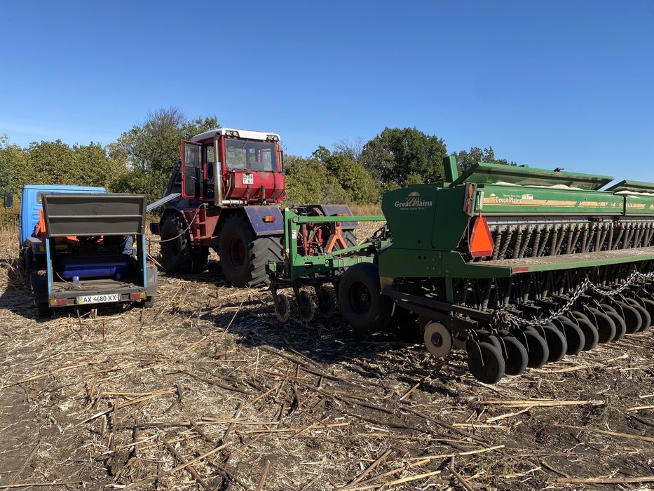 Трактор К700 з двигуном ДАФ460 на новій гумі, вартий уваги.