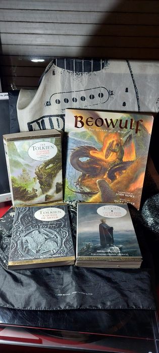 Obras de completas de tolkein etc .. livros varios