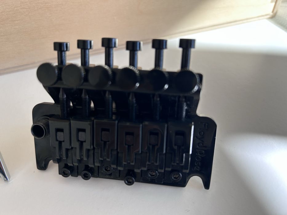 Floyd Rose 1000 - Preto e Prateado