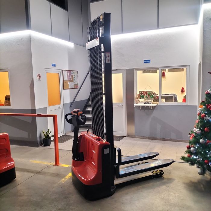 Novo Empilhador Porta Paletes Stacker 1500kg , elevação a 3,5 e a  4mt