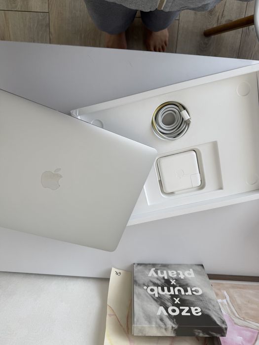 Macbook Pro M1 2020 13” 8/256 gb touch bar