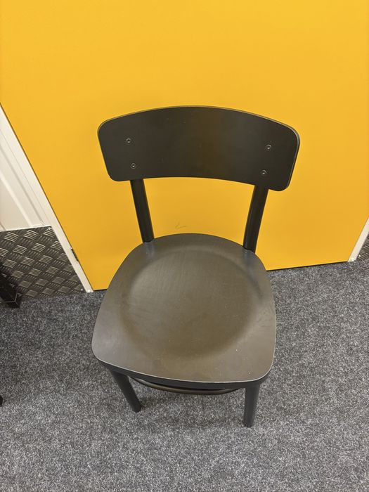 Cadeira IKEA de madeira e metal