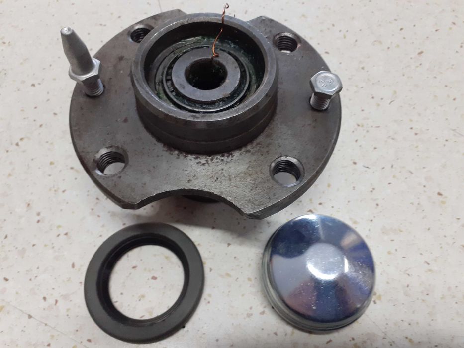 piasta koła przód FIAT 126p FL EL BIS z łożyskami - oryginał