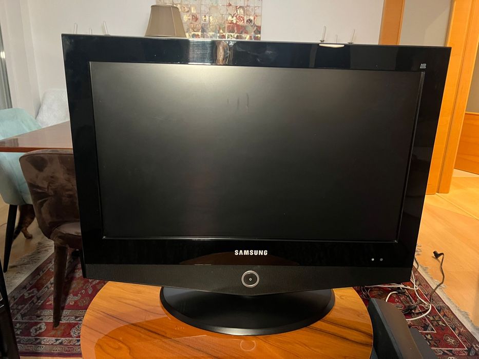 TV Samsung 26” LCD HD Ready | Retro / SCART (VHS/DVD/Consolas antigas)