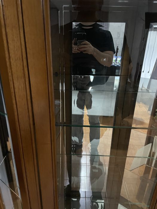 Vitrine em madeira