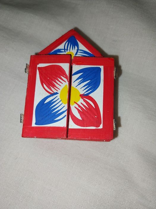 Presépio português, é tipo oratórios populares/natalícios feitos em Po