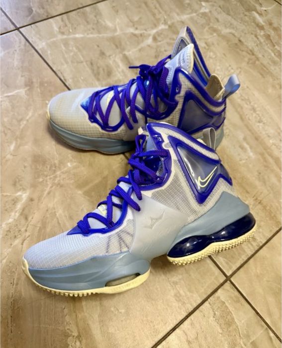 Кросівки NIKE LEBRON 19