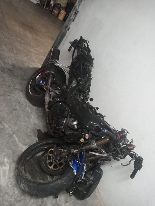 Muito matetial Gsxr 1000  K1