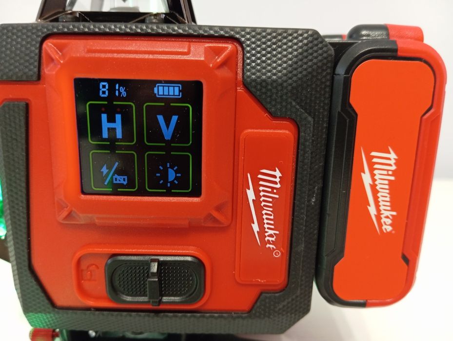 Штатив 1м. Лазерний рівень Milwaukee 4D. 2 АКБ. Кейс. Лазерный уровень