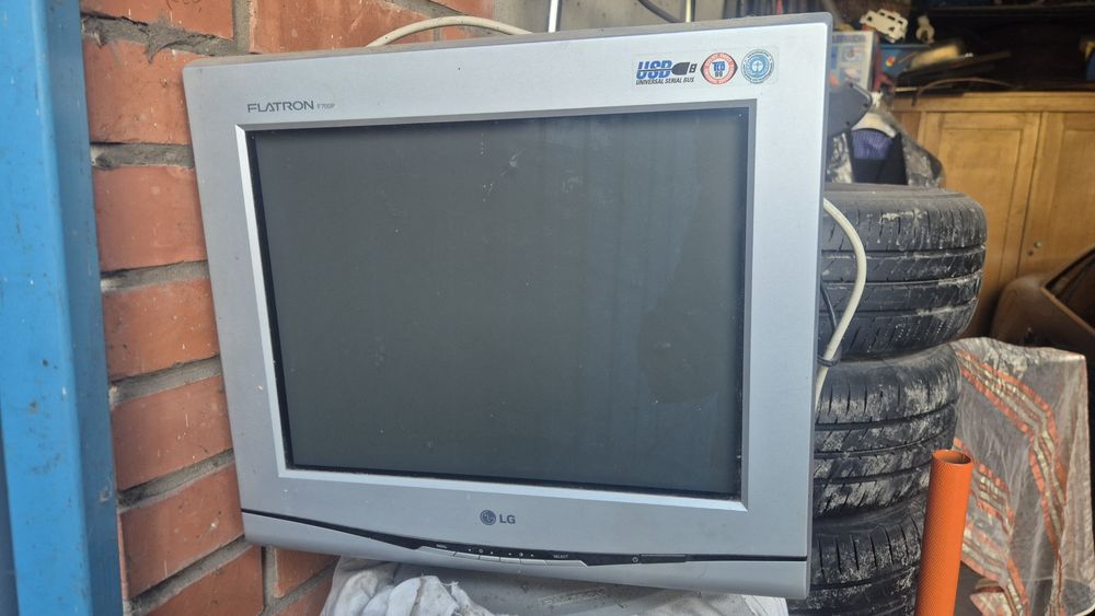 Monitor LG Flatron F700P