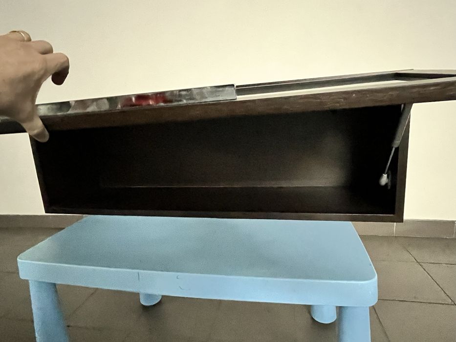 Móvel com vidro fosco