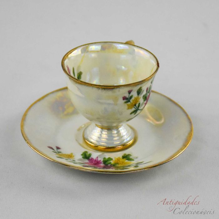 Chávena de café e pires Lustrina, “November Chrysanthemum” circa 1950