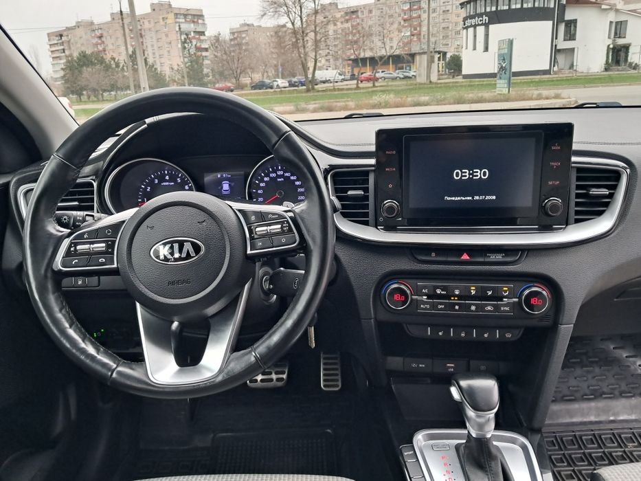 Продам Kia Ceed максимальный